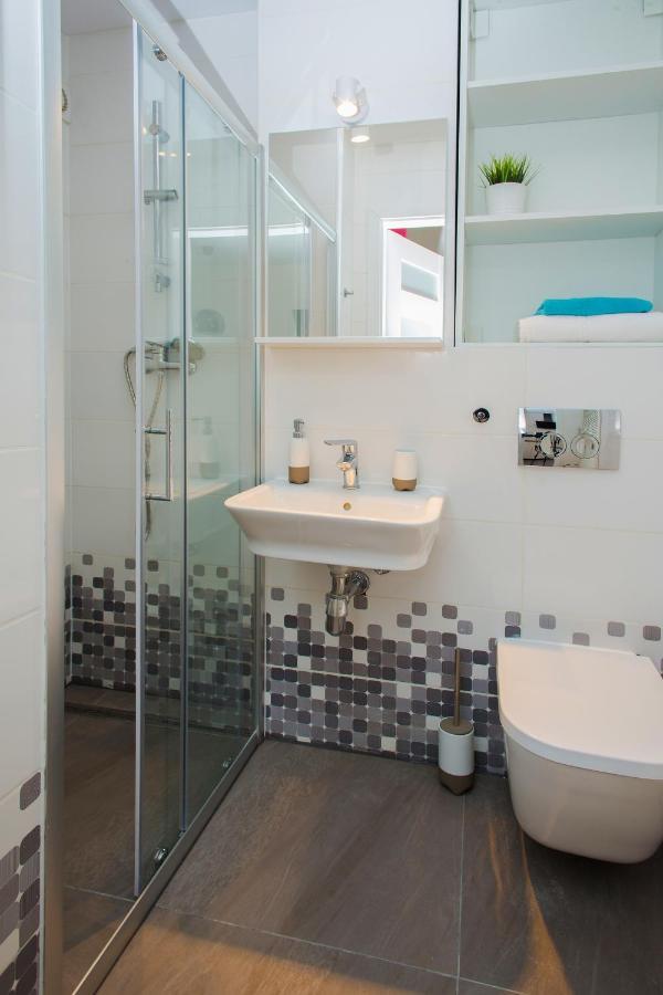 Cozy Studio Next To Central Station Apartment Varşovia Exterior foto