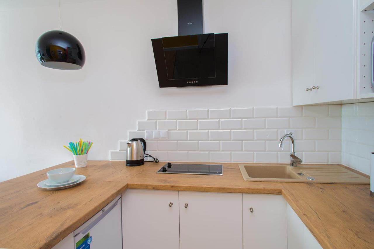 Cozy Studio Next To Central Station Apartment Varşovia Exterior foto